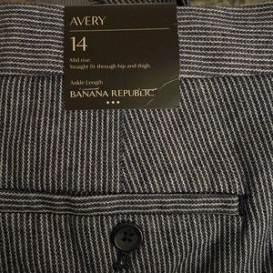 Banana Republic Size 14 ankle length stretch seer sucker pants with matching tie